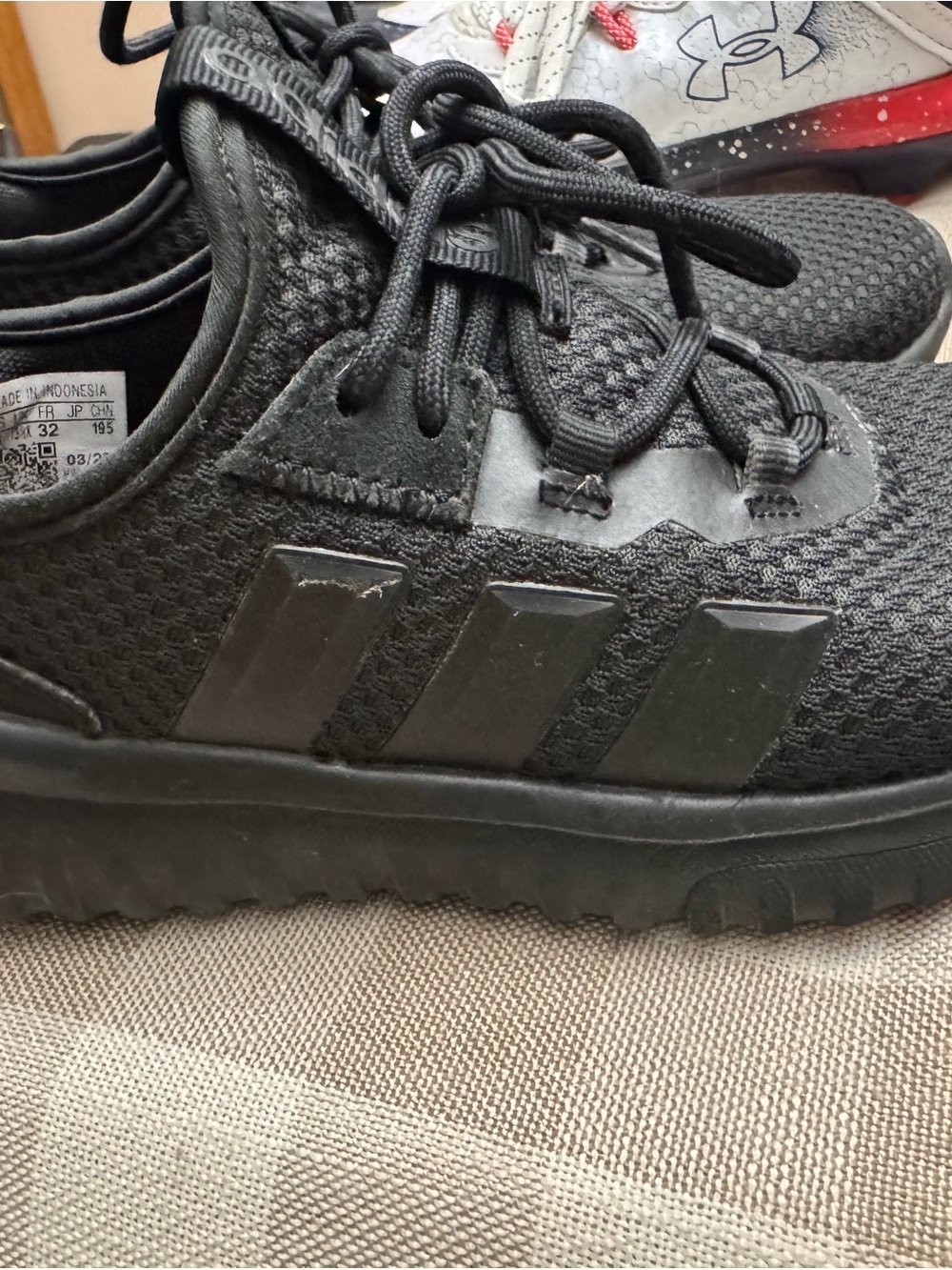 Black boys 1 Athletic Sneakers - All-Black Casual Running Shoes - Picture 5 of 5